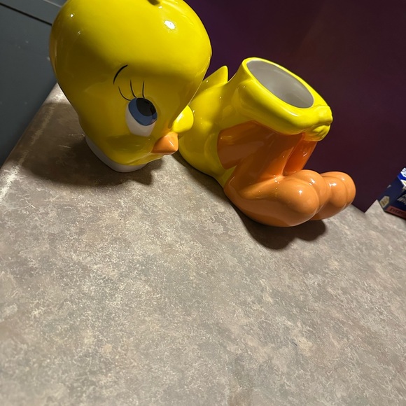 Warner Bros. Tweety Bird Yellow Cookie Jar - Picture 4 of 7
